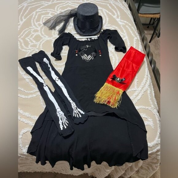 Day of the Dead / Pirate Wench Full Halloween Costume with LOTS of Accessories☠️ - Picture 1 of 11